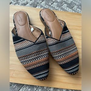 UNIVERSAL THREAD Pointed toe flats